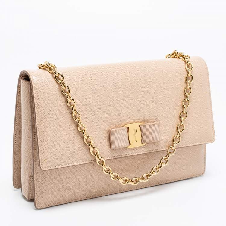 مملوكة مسبقًا Salvatore Ferragamo Beige Leather Medium Ginny Shoulder Bag