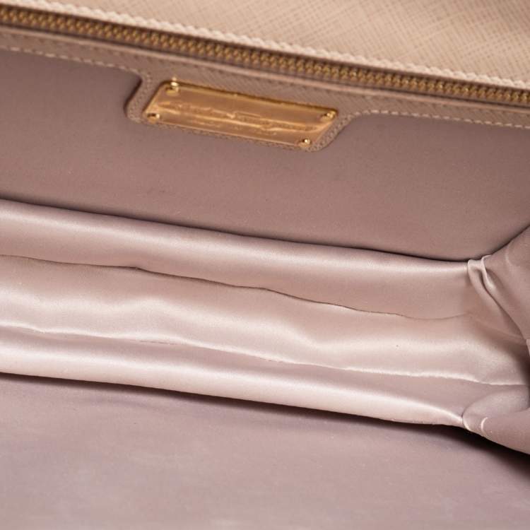مملوكة مسبقًا Salvatore Ferragamo Beige Leather Medium Ginny Shoulder Bag