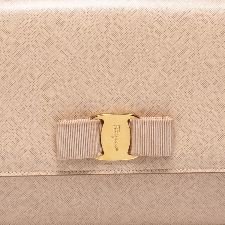 مملوكة مسبقًا Salvatore Ferragamo Beige Leather Medium Ginny Shoulder Bag