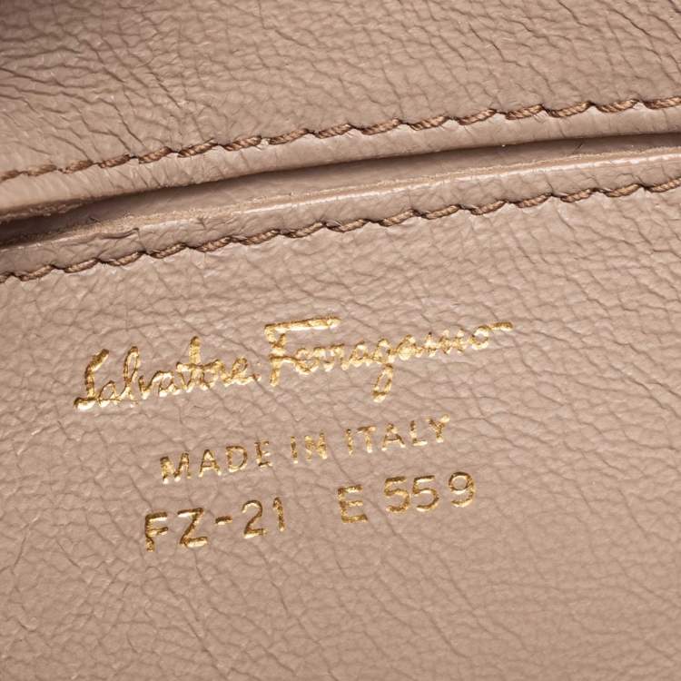 مملوكة مسبقًا Salvatore Ferragamo Beige Snakeskin Embossed Leather Sofia Top Handle Bag