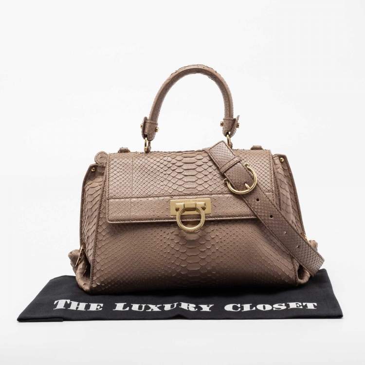 مملوكة مسبقًا Salvatore Ferragamo Beige Snakeskin Embossed Leather Sofia Top Handle Bag