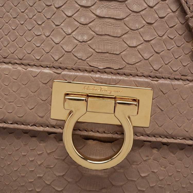 مملوكة مسبقًا Salvatore Ferragamo Beige Snakeskin Embossed Leather Sofia Top Handle Bag