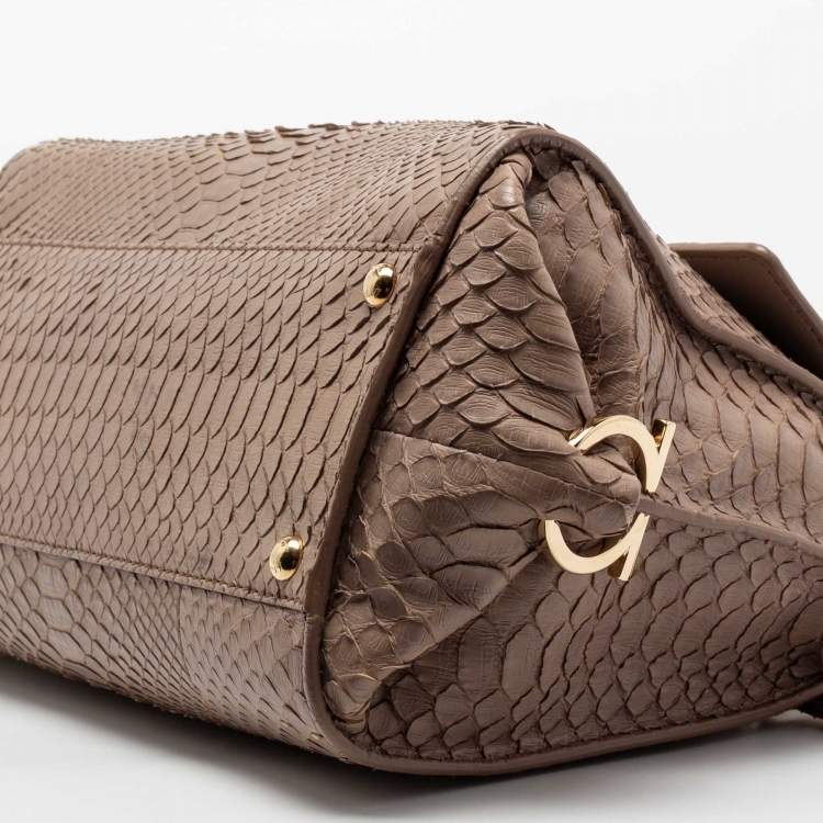 مملوكة مسبقًا Salvatore Ferragamo Beige Snakeskin Embossed Leather Sofia Top Handle Bag