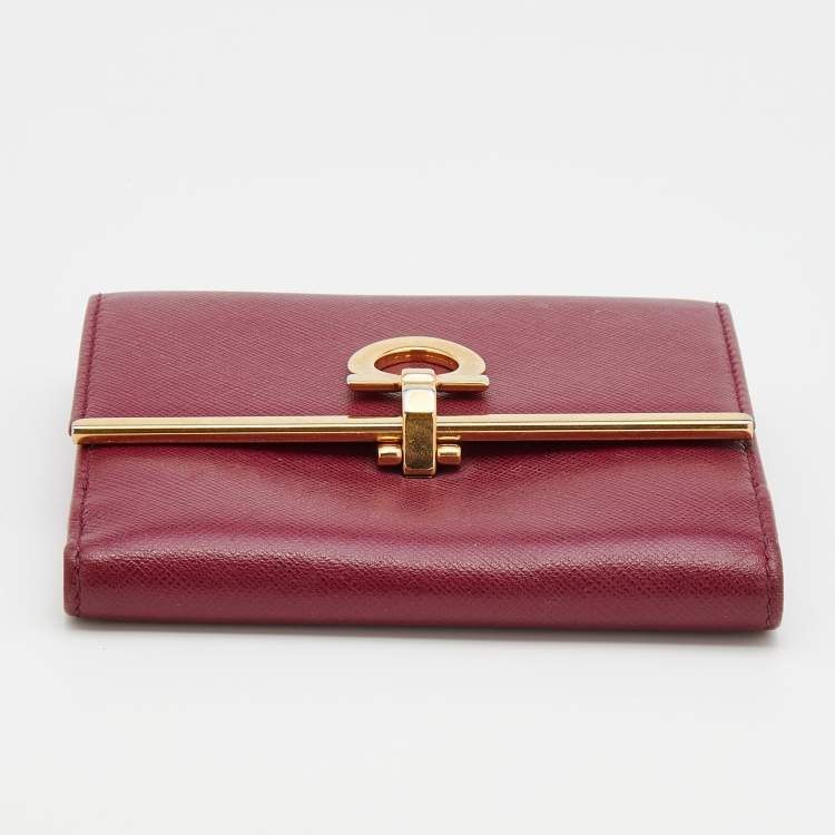 Pre Owned Salvatore Ferragamo Burgundy Leather Gancini Compact Wallet