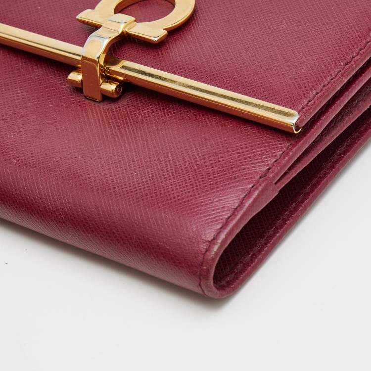 Pre Owned Salvatore Ferragamo Burgundy Leather Gancini Compact Wallet