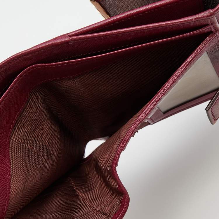 Pre Owned Salvatore Ferragamo Burgundy Leather Gancini Compact Wallet