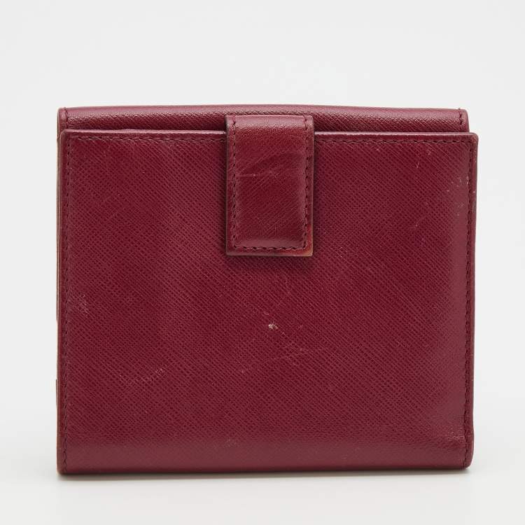 Pre Owned Salvatore Ferragamo Burgundy Leather Gancini Compact Wallet