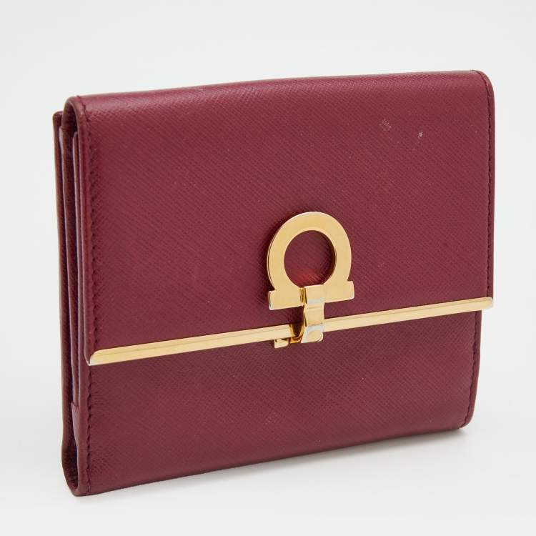 Pre Owned Salvatore Ferragamo Burgundy Leather Gancini Compact Wallet