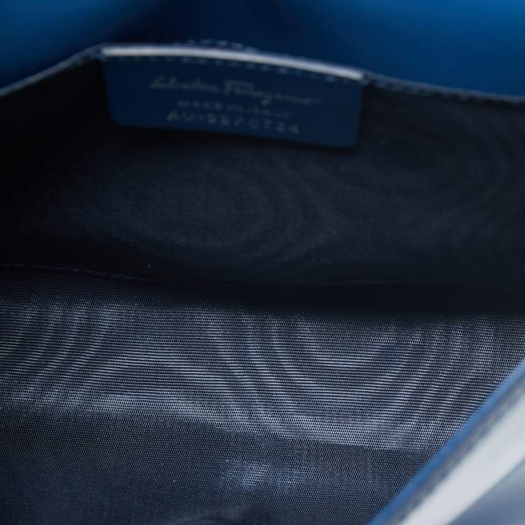 مملوكة مسبقًا Salvatore Ferragamo Blue Smooth Leather Bow Shoulder Bag