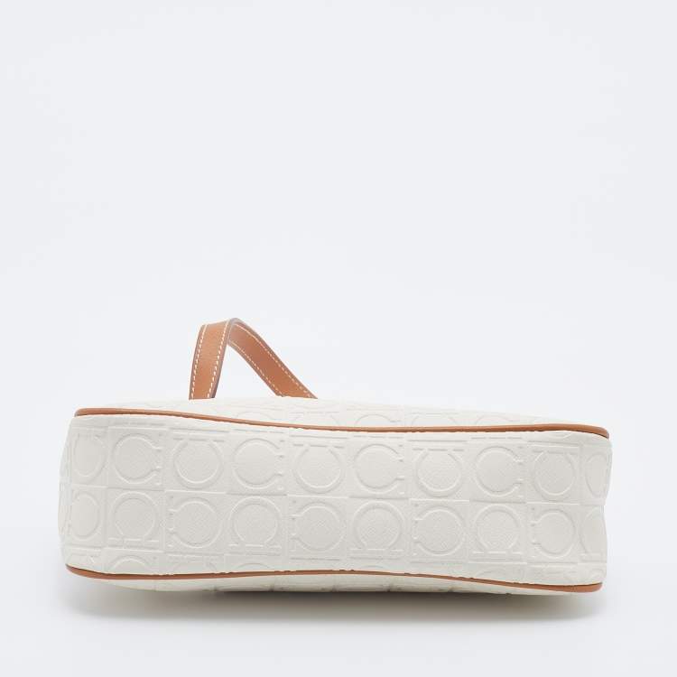 مملوكة مسبقًا Salvatore Ferragamo Off White/Brown Gancini Embossed Leather Shoulder Bag