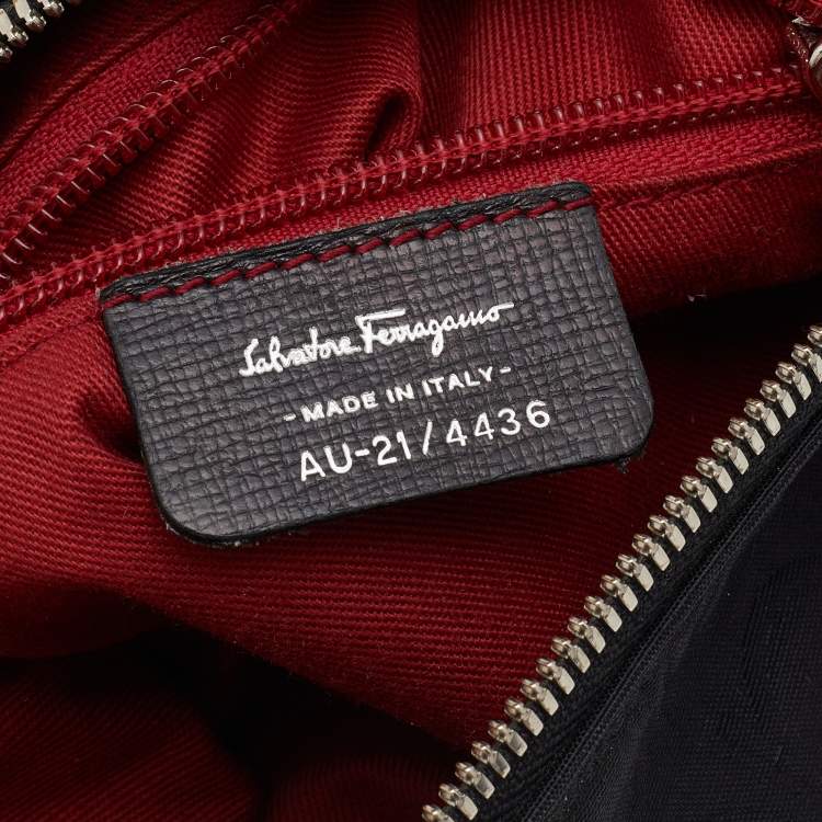 مملوكة مسبقًا Salvatore Ferragamo Black Nylon And Leather Gancini Shoulder Bag