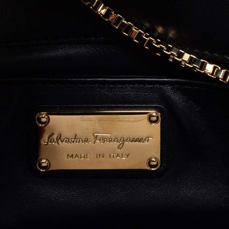 مملوكة مسبقًا Salvatore Ferragamo Black Leather Thalia Chain Clutch