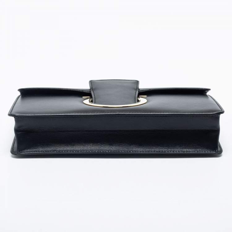 مملوكة مسبقًا Salvatore Ferragamo Black Leather Thalia Chain Clutch