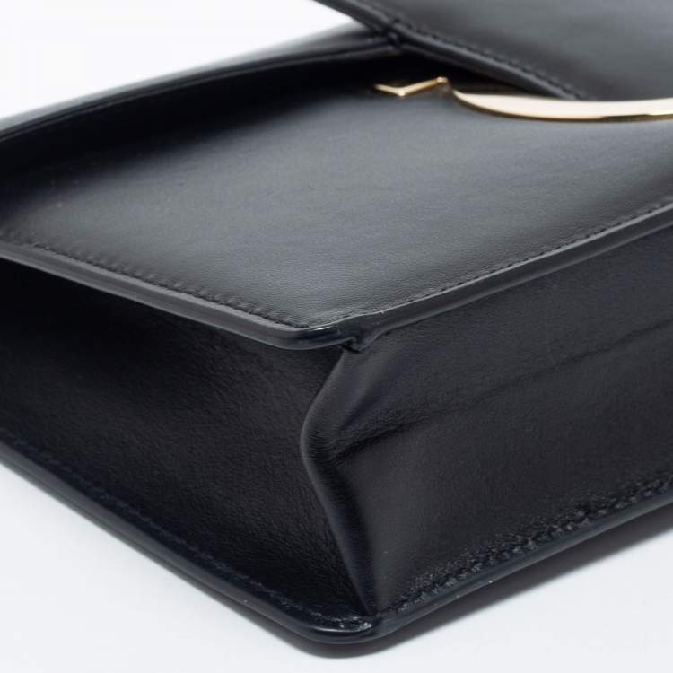 مملوكة مسبقًا Salvatore Ferragamo Black Leather Thalia Chain Clutch