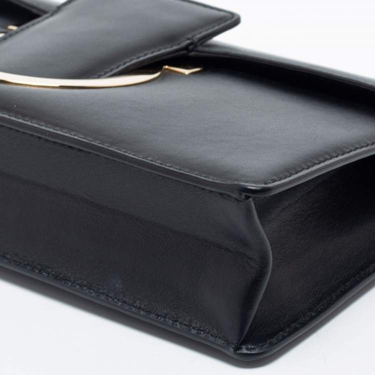 مملوكة مسبقًا Salvatore Ferragamo Black Leather Thalia Chain Clutch