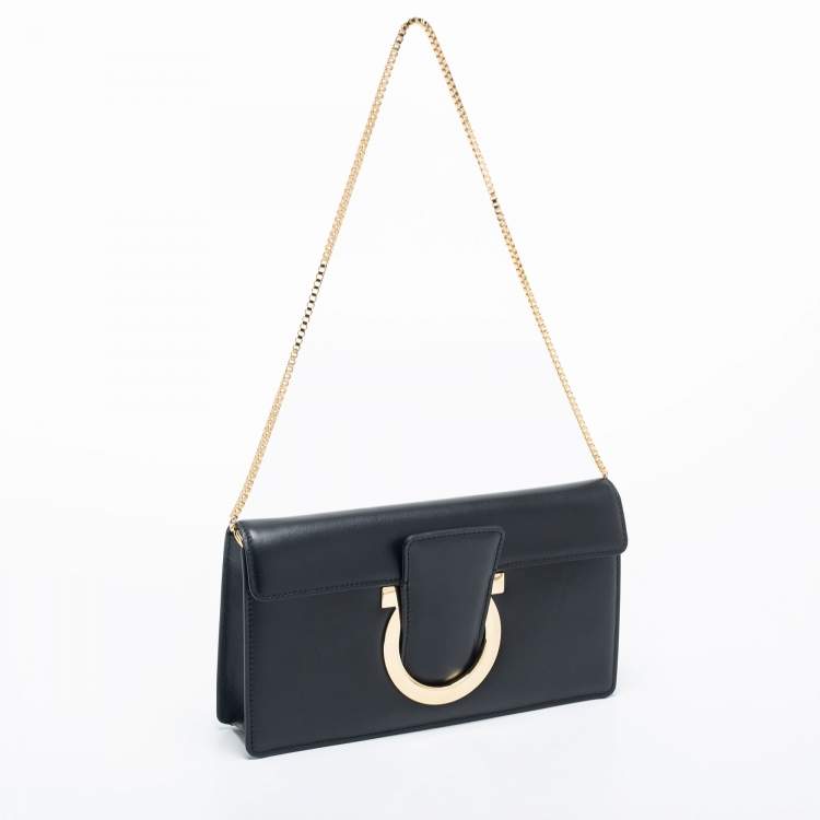 مملوكة مسبقًا Salvatore Ferragamo Black Leather Thalia Chain Clutch