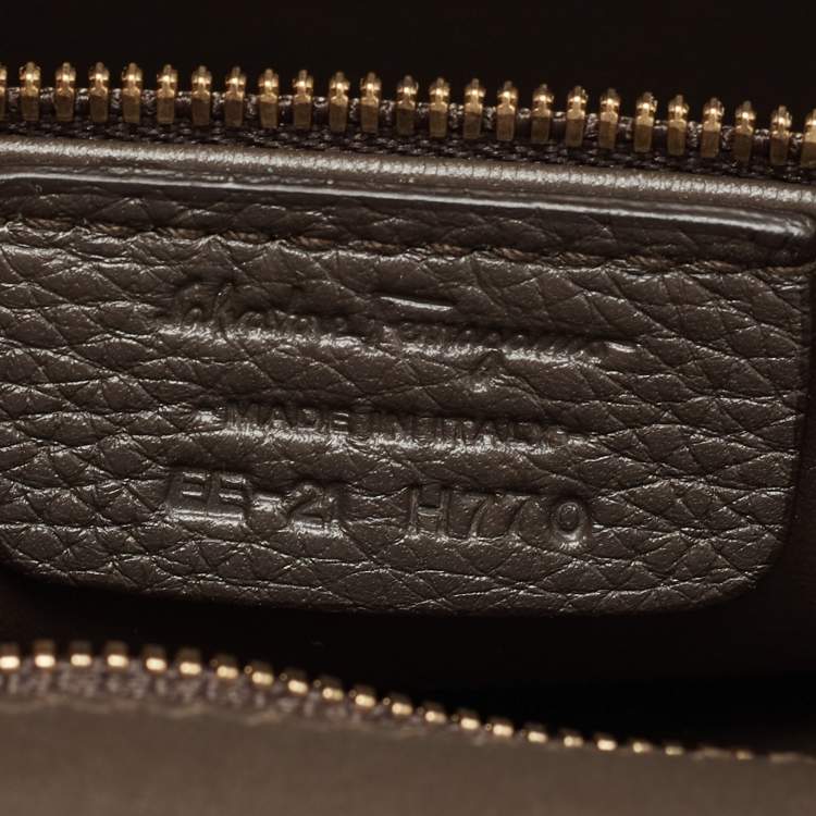 Pre Owned Salvatore Ferragamo Grey Leather Gancini Clutch