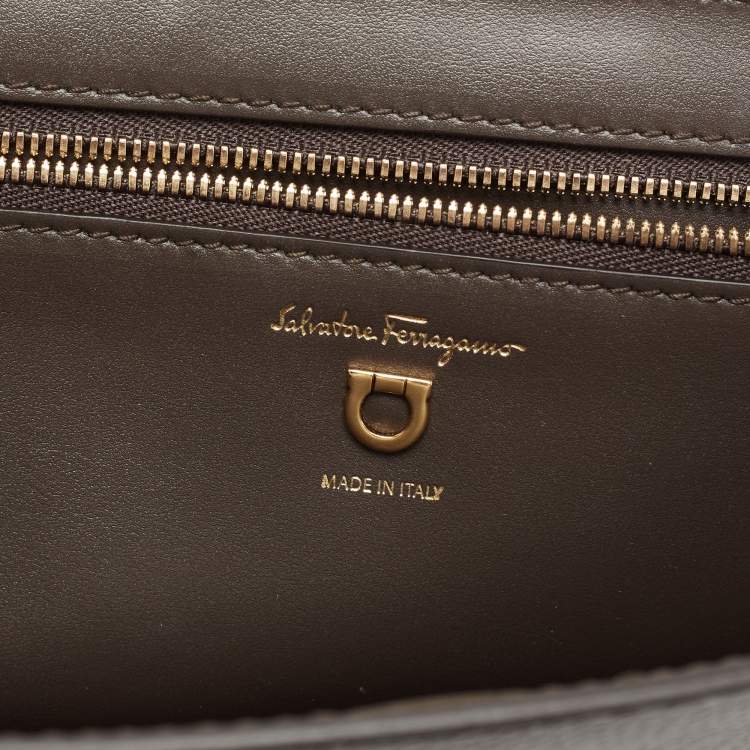 Pre Owned Salvatore Ferragamo Grey Leather Gancini Clutch