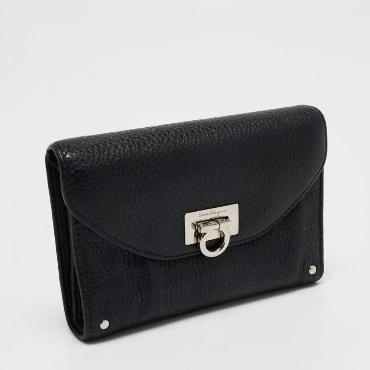 Pre Owned Salvatore Ferragamo Black Grained Leather Gancini Trifolfd Wallet