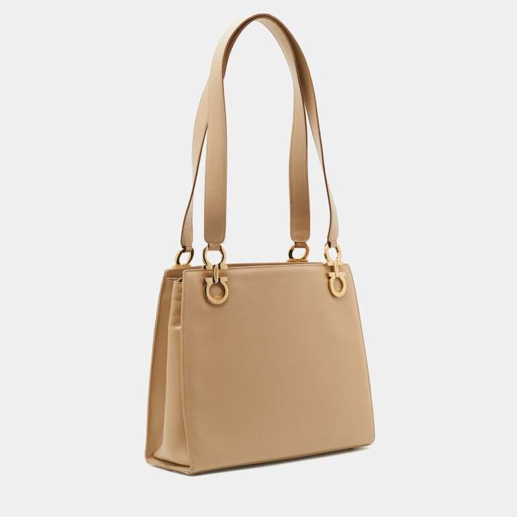 مملوكة مسبقًا Salvatore Ferragamo Beige Leather Tote