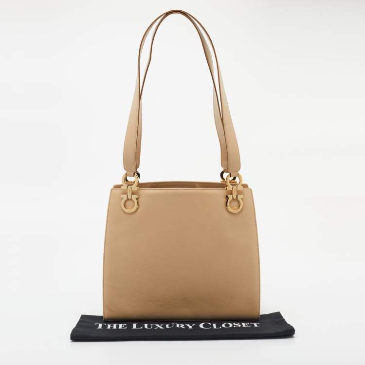 مملوكة مسبقًا Salvatore Ferragamo Beige Leather Tote