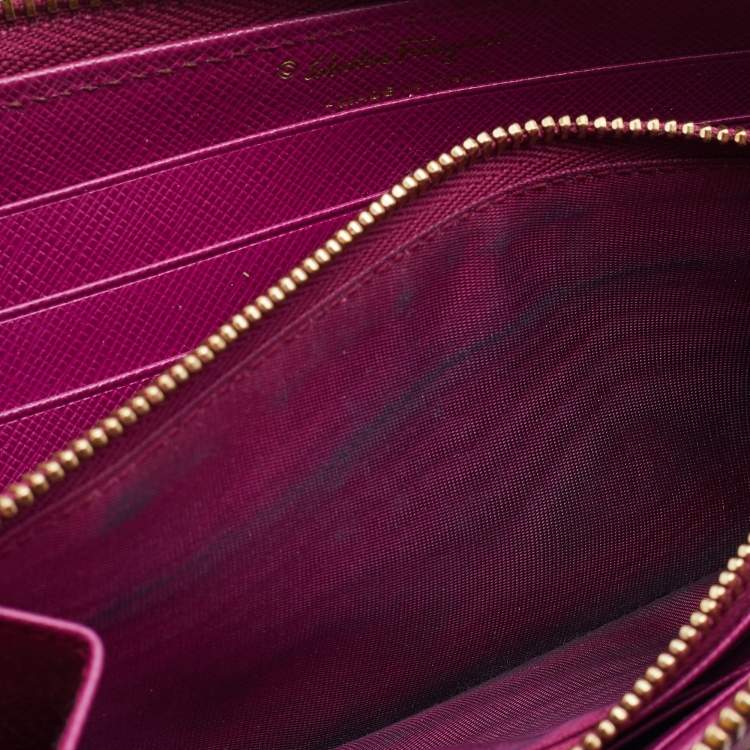 Pre Owned Salvatore Ferragamo Pink Saffiano Leather Vara Bow Zip Continental Wallet