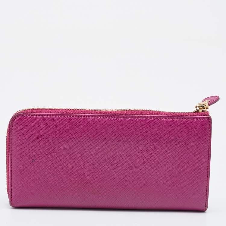 Pre Owned Salvatore Ferragamo Pink Saffiano Leather Vara Bow Zip Continental Wallet