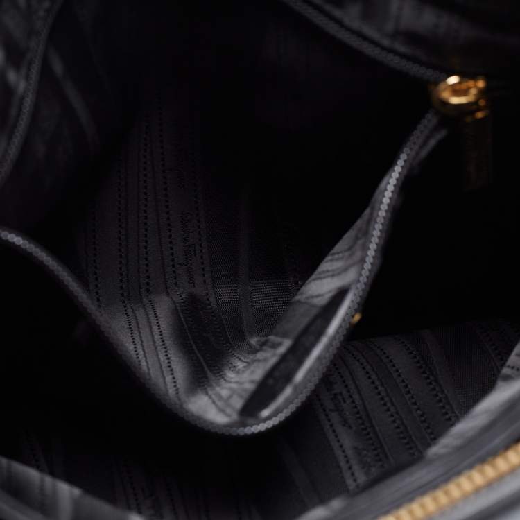 Pre Owned Salvatore Ferragamo Black Leather Chain Shoulder Bag