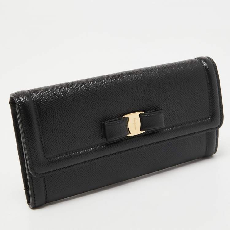 مملوكة مسبقًا Salvatore Ferragamo Black Leather Vara Bow Continental Wallet
