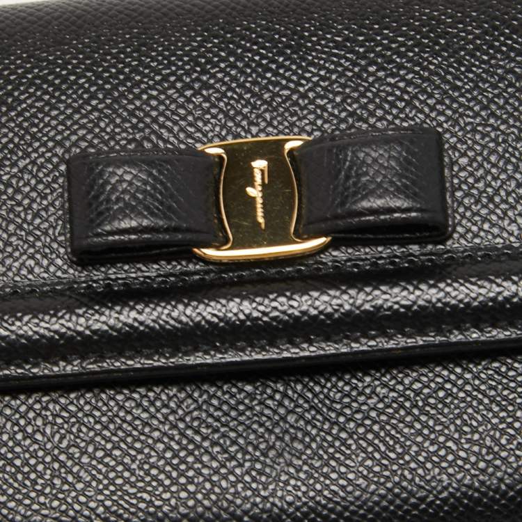 مملوكة مسبقًا Salvatore Ferragamo Black Leather Vara Bow Continental Wallet