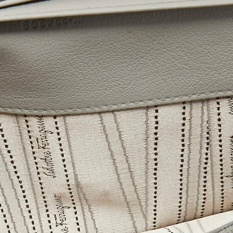 Pre Owned Salvatore Ferragamo Grey Leather Gancio Flap Wallet