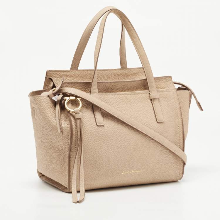 Pre Owned Salvatore Ferragamo Beige Leather Amy Tote