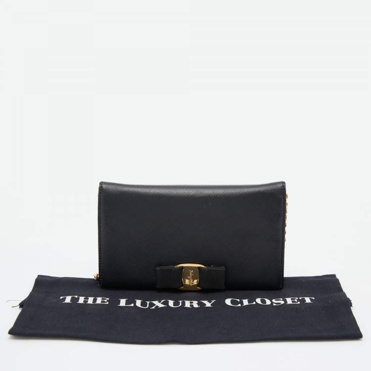 Pre Owned Salvatore Ferragamo Black Leather Vara Bow Wallet on Chain