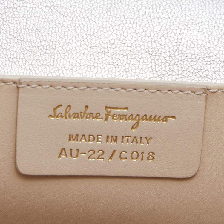 Pre Owned Salvatore Ferragamo Gold Leather Vara Bow Chain Clutch