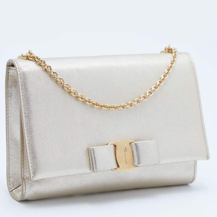 Pre Owned Salvatore Ferragamo Gold Leather Vara Bow Chain Clutch