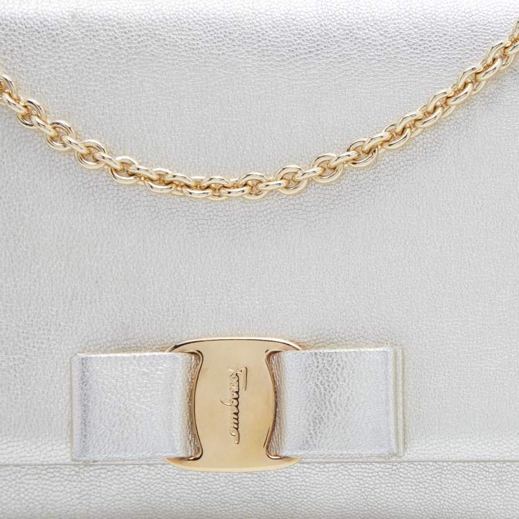 Pre Owned Salvatore Ferragamo Gold Leather Vara Bow Chain Clutch