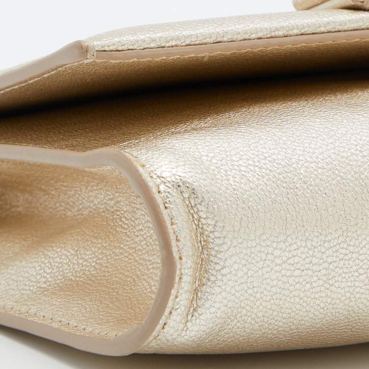 Pre Owned Salvatore Ferragamo Gold Leather Vara Bow Chain Clutch