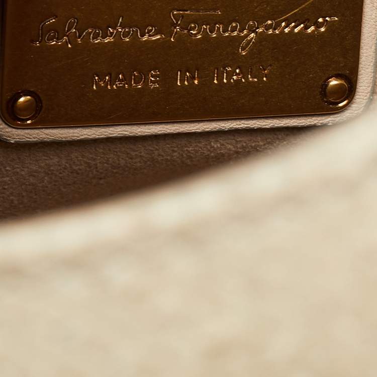 مملوكة مسبقًا Salvatore Ferragamo Cream/Beige Watersnake and Leather Studded Sofia Top Handle Bag