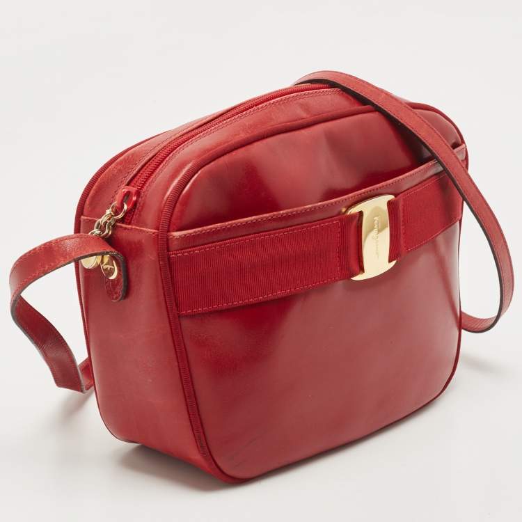مملوكة مسبقًا Salvatore Ferragamo Red Leather Camera Crossbody Bag