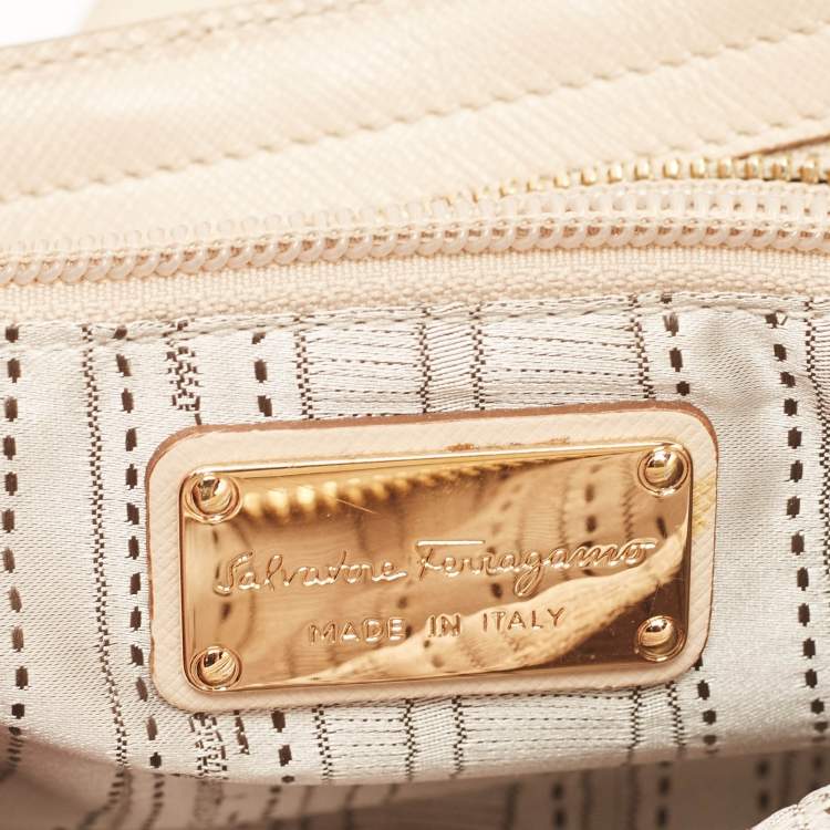 Pre Owned Salvatore Ferragamo Beige/Off White Woven Leather Gancini Chain Clutch
