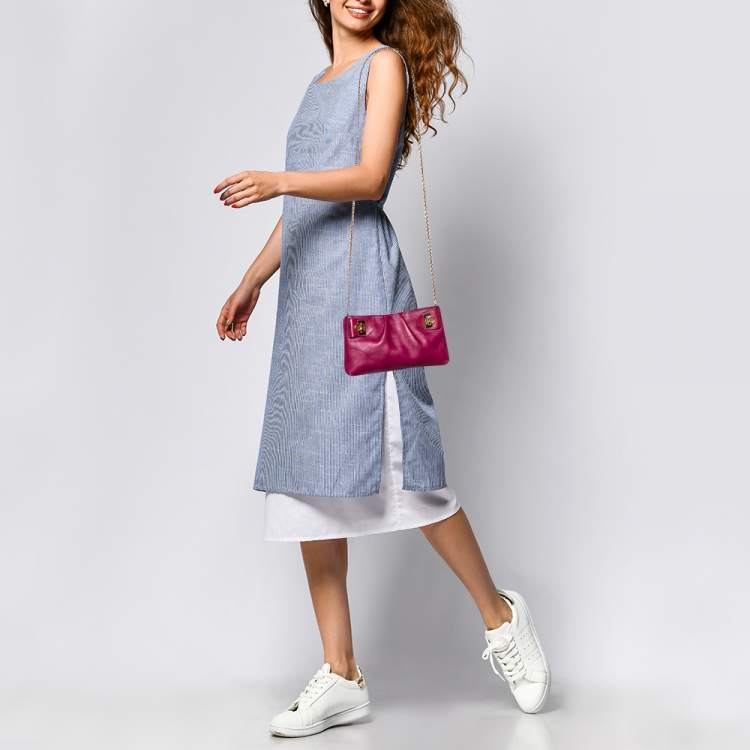 مملوكة مسبقًا Salvatore Ferragamo Pink Leather Chain Clutch