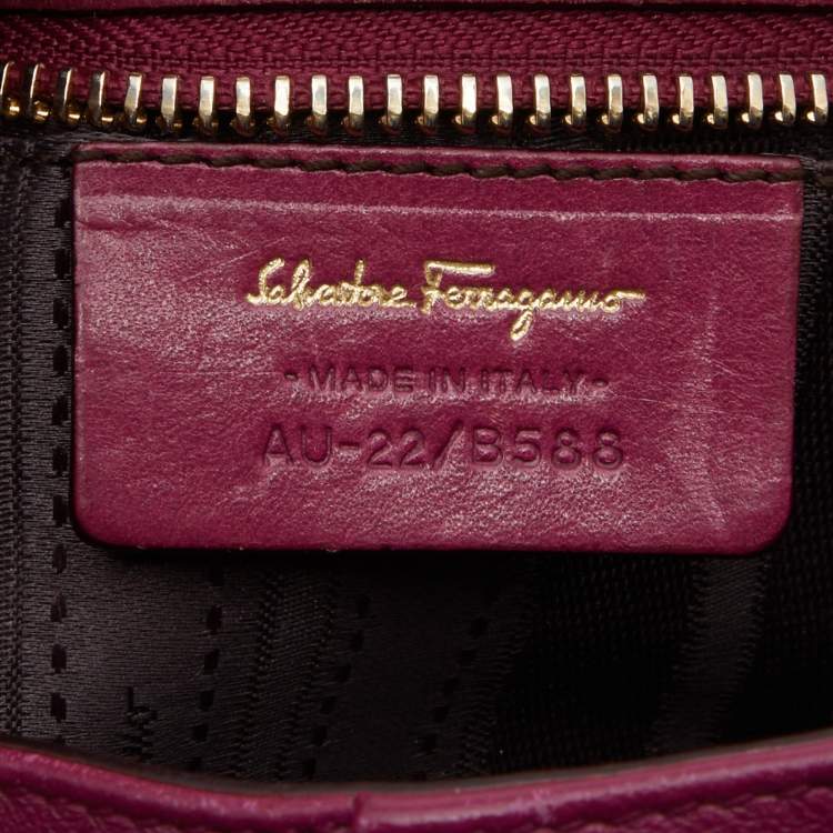 مملوكة مسبقًا Salvatore Ferragamo Pink Leather Chain Clutch