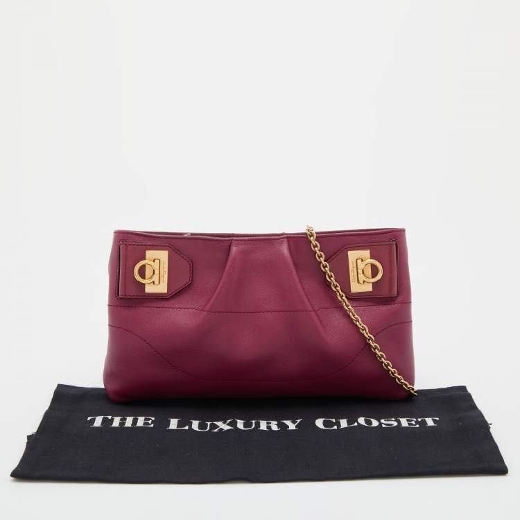 مملوكة مسبقًا Salvatore Ferragamo Pink Leather Chain Clutch