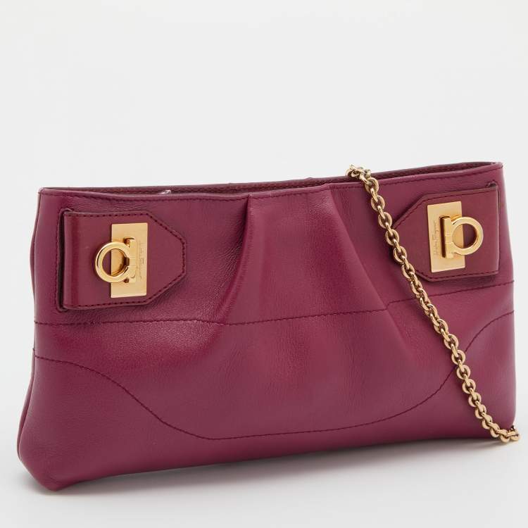 مملوكة مسبقًا Salvatore Ferragamo Pink Leather Chain Clutch