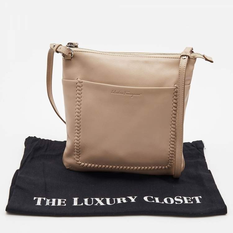 Pre Owned Salvatore Ferragamo Beige Leather Crossbody Bag