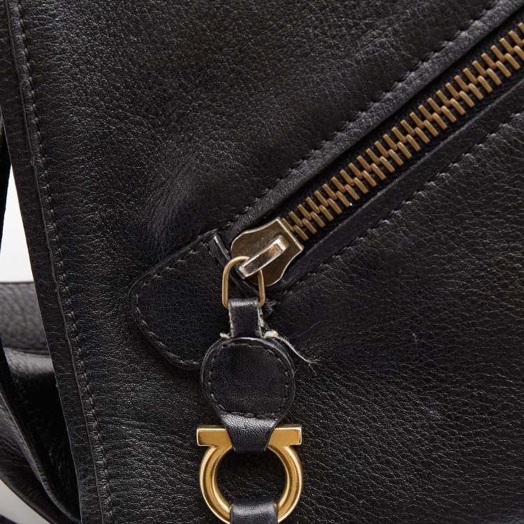 Pre Owned Salvatore Ferragamo Black Leather Messenger Bag