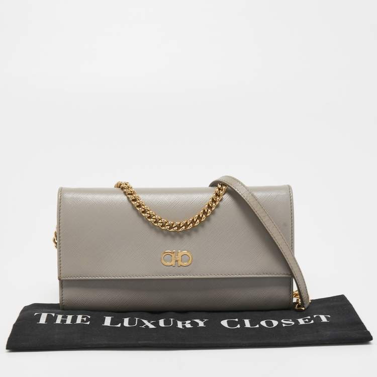 Pre Owned Salvatore Ferragamo Grey Leather Gancini Wallet On Chain