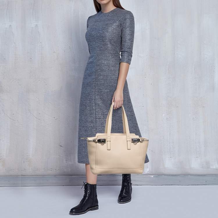 Pre Owned Salvatore Ferragamo Beige Leather Verve Tote