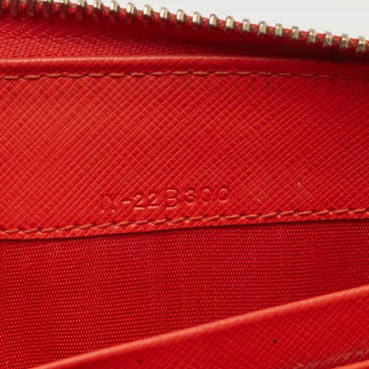 Pre Owned Salvatore Ferragamo Orange Leather Double Gancio Zip Around Wallet