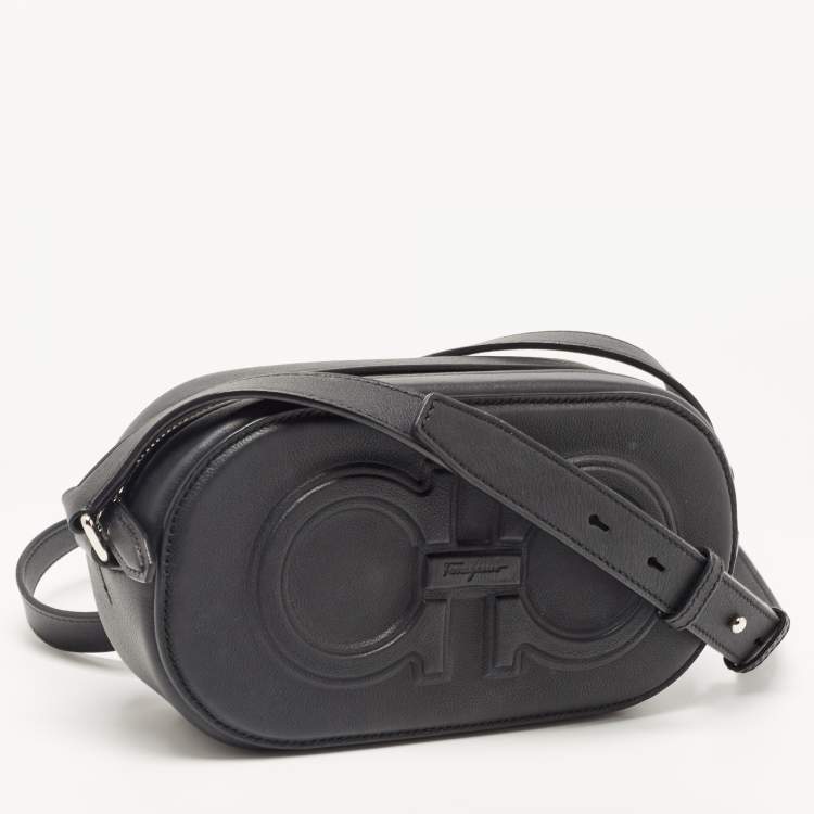 مملوكة مسبقًا Salvatore Ferragamo Black Leather Double Gancio Crossbody Bag